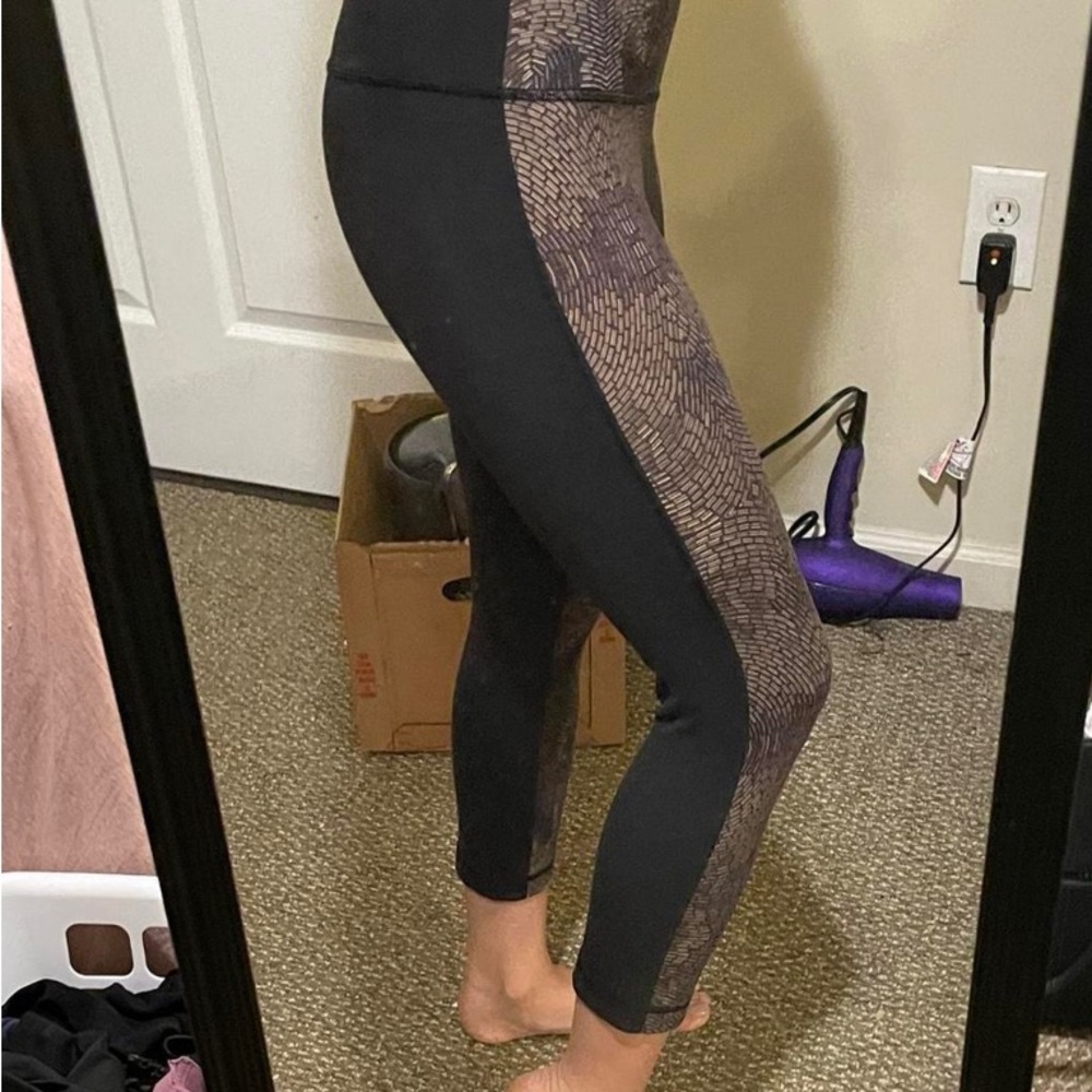 Lululemon Black with Gold Design 3/4 Capri Yoga Pants